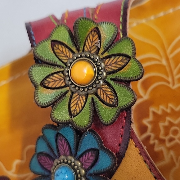 L'Artiste Floral Buckle Sandals - Multicolor - Picture 6 of 11